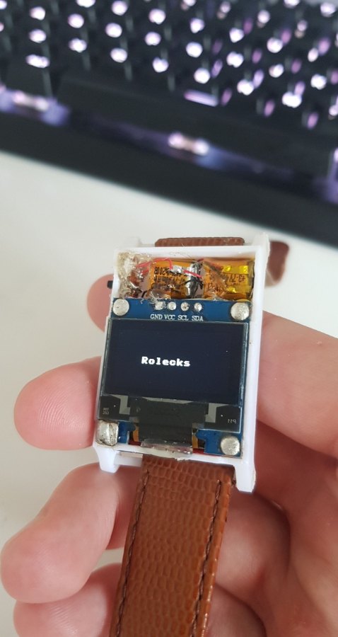 An early prototype: a small OLED screen in a 3D-printed case